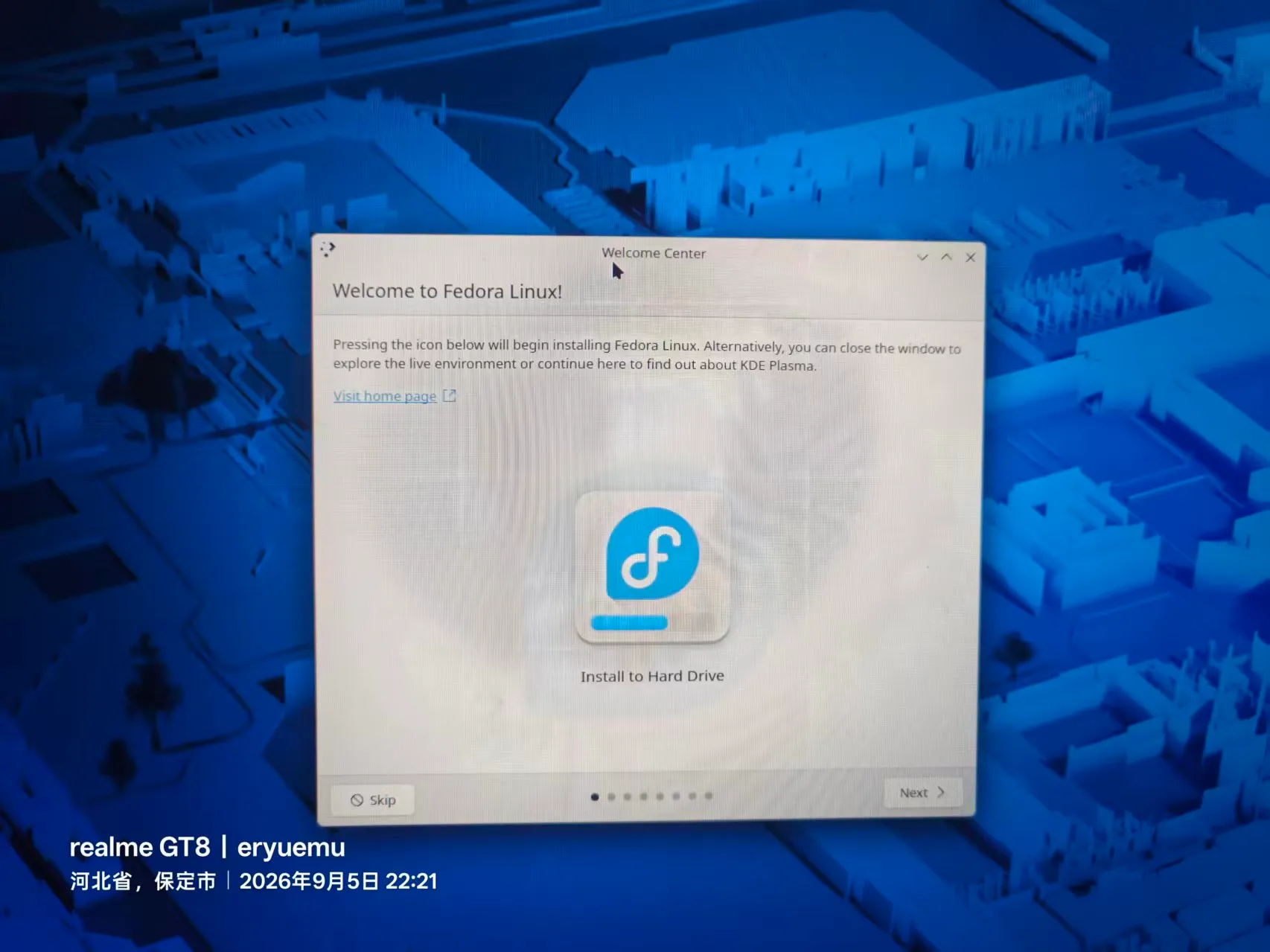 Live 桌面的 Welcome Center，点击 Install to Hard Drive 进入安装