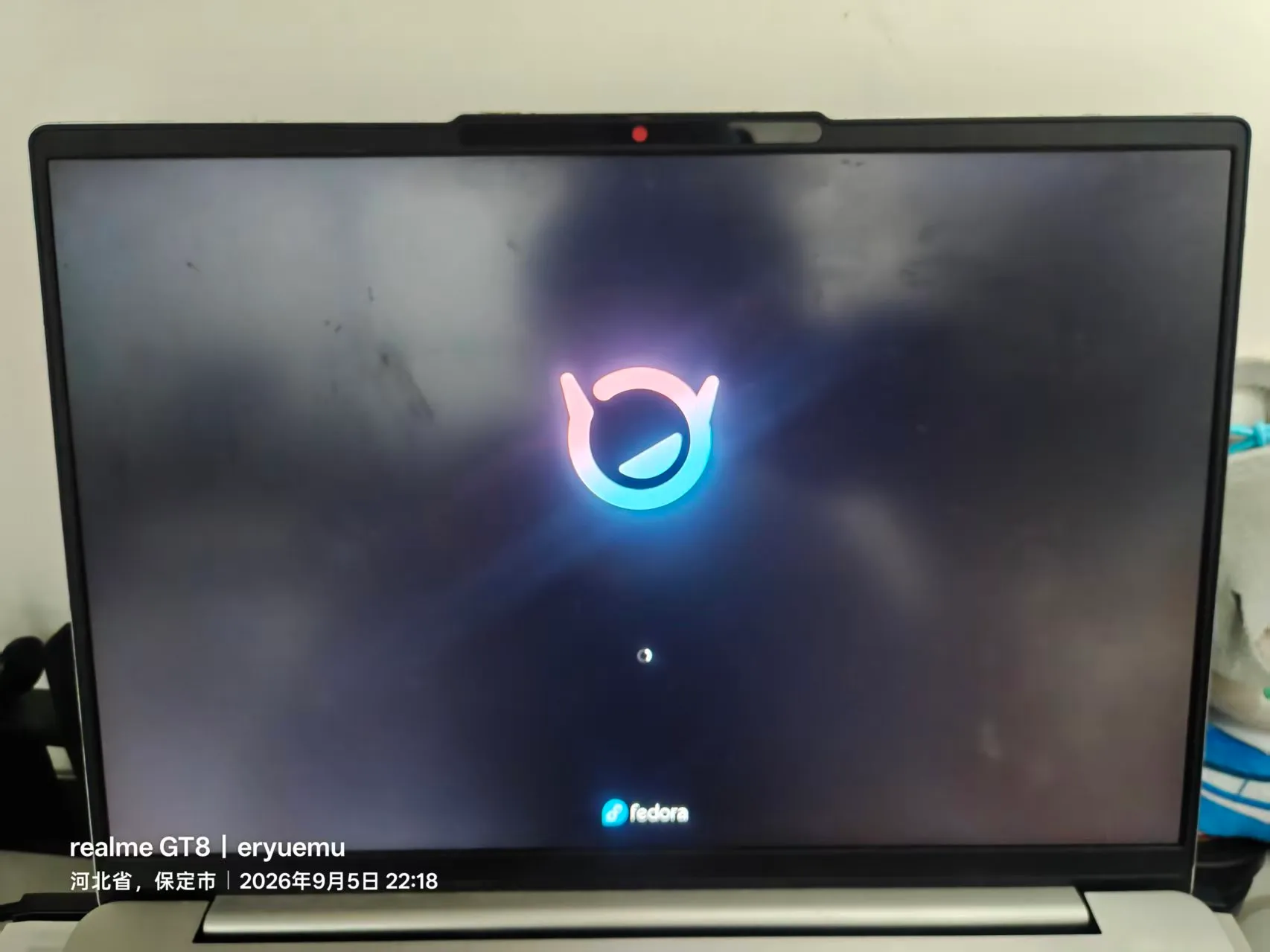 Live 桌面全景：KDE 底部任务栏 + Welcome Center 欢迎窗口